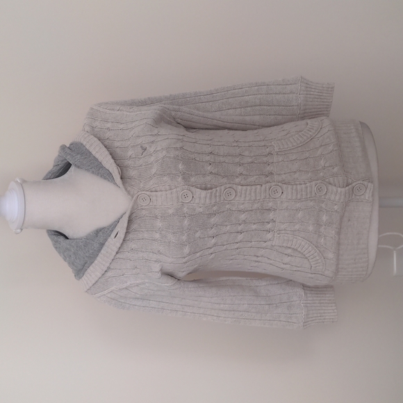 American Eagle Outfitters Tops - American eagle button down sweater